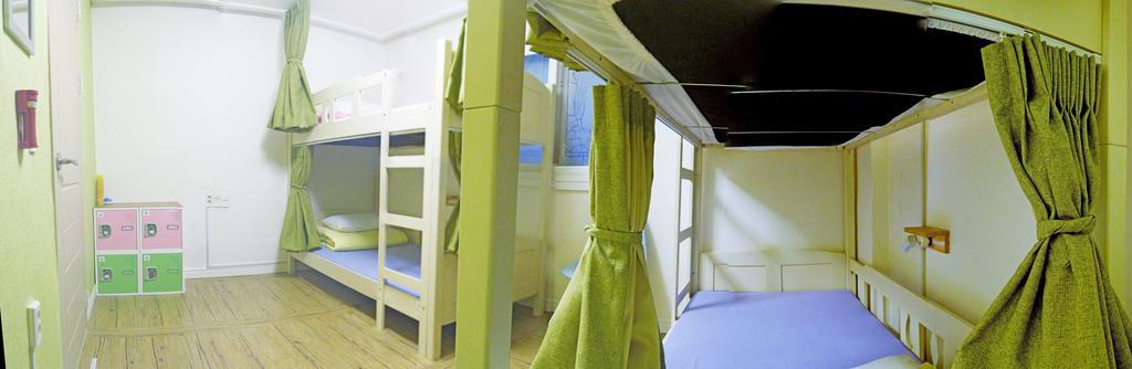 Melon Guesthouse Пусан Стая снимка